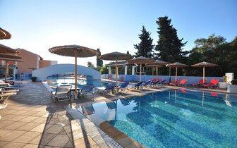 Hotel Michelangelo - bazén - letecký zájazd s CK Turancar  Korfu - Kassiopi
