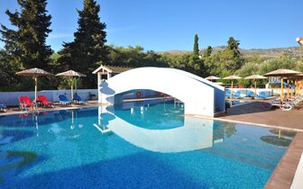 Hotel Michelangelo - bazen- letecký zájazd s CK Turancar  Korfu - Kassiopi