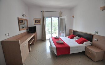 Hotel Michelangelo -izba - letecký zájazd s CK Turancar  Korfu - Kassiopi