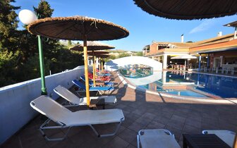 Hotel Michelangelo - bazen- letecký zájazd s CK Turancar  Korfu - Kassiopi