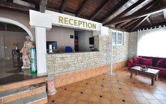 Hotel Michelangelo - recepcia- letecký zájazd s CK Turancar  Korfu - Kassiopi