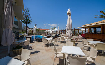 Kalyves Beach Hotel - bar pri pláži-letecký zájazd CK Turancar - Kréta, Karvos