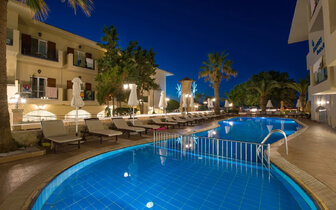 Kalyves Beach Hotel - nočný záber-letecký zájazd CK Turancar - Kréta, Karvos