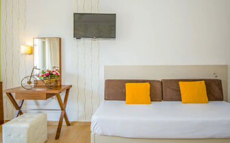 Kalyves Beach Hotel - dvojlôžková izba s výhľadom na hory -letecký zájazd CK Turancar - Kréta, Karvos