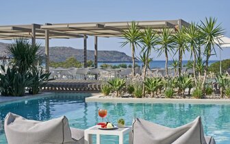 Atlantica Amalthia Beach Resort- bazén- letecký zájazd CK Turancar - Kréta, Karvos