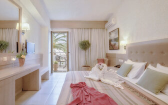 Flamingos Hotel - dvojlôžková izba s možnosťou prístelky -letecký zájazd CK Turancar - Kréta, Chania