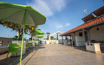 Hotel Europe - slnenčá terasa - Paralia - letecký zájazd CK TURANCAR
