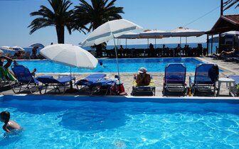 Hotel Alkyon - bazén - letecký zájazd CK Turancar - Korfu, Agios Georgios Hotel Alkyon - bazén - letecký zájazd CK Turancar - Korfu, Agios Georgios