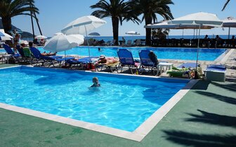 Hotel Alkyon - bazén - letecký zájazd CK Turancar - Korfu, Agios Georgios Hotel Alkyon - bazén - letecký zájazd CK Turancar - Korfu, Agios Georgios
