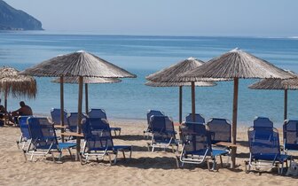 Hotel Alkyon - pláž - letecký zájazd CK Turancar - Korfu, Agios Georgios Hotel Alkyon - pláž - letecký zájazd CK Turancar - Korfu, Agios Georgios