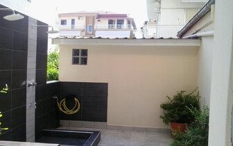 Apartmány Stella - záhradná sprcha- autobusová doprava CK Turancar - Grécko, Olympská riviéra, Olympic beach