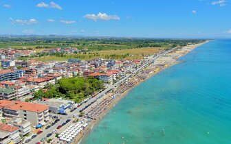 Parália - Olympic beach - panoráma - autobusová doprava CK Turancar - Grécko, Olympská riviéra, Olympic beach