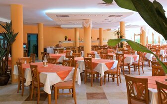 Hotel Yavor Palace - reštaurácia - letecký a autobusový zájazd CK Turancar - Bulharsko, Slnečné pobrežie  Hotel Yavor Palace - reštaurácia - letecký a autobusový zájazd CK Turancar - Bulharsko, Slnečné pobrežie