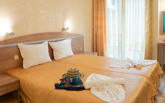 Zeus - izba - letecký a autobusový zájazd CK Turancar - Bulharsko, Pomorie