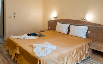 Zeus - izba - letecký a autobusový zájazd CK Turancar - Bulharsko, Pomorie