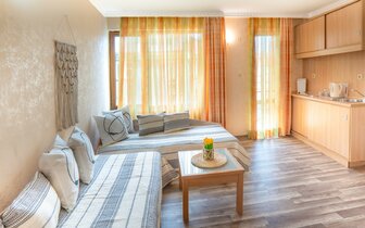 Zeus - izba - letecký a autobusový zájazd CK Turancar - Bulharsko, Pomorie