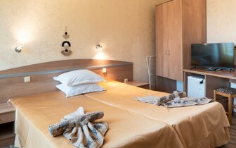 Zeus - izba - letecký a autobusový zájazd CK Turancar - Bulharsko, Pomorie