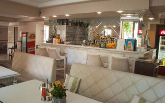 Zeus - reštaurácia - letecký a autobusový zájazd CK Turancar - Bulharsko, Pomorie