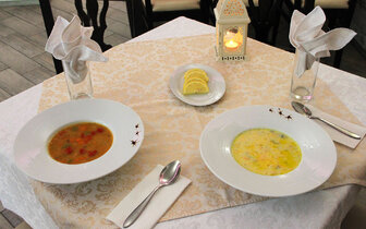 Zeus - bufetové stoly - letecký a autobusový zájazd CK Turancar - Bulharsko, Pomorie