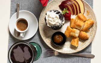 Zeus - bufetové stoly - letecký a autobusový zájazd CK Turancar - Bulharsko, Pomorie