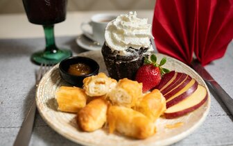 Zeus - bufetové stoly - letecký a autobusový zájazd CK Turancar - Bulharsko, Pomorie
