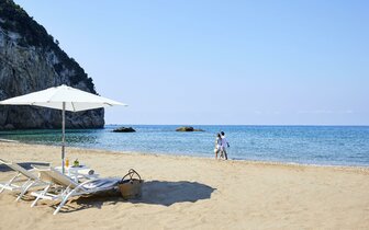 Grécko - Korfu -  Hotel Mayor La Grotta Verde - pláž