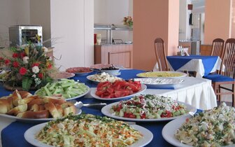 Hotel Queen Nelly - reštaurácia - letecký a autobusový zájazd CK Turancar - Bulharsko , Primorsko Hotel Queen Nelly - reštaurácia - letecký a autobusový zájazd CK Turancar - Bulharsko , Primorsko