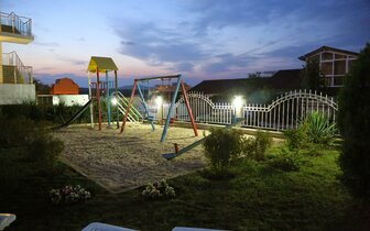 Hotel Queen Nelly - ihrisko - letecký a autobusový zájazd CK Turancar - Bulharsko , Primorsko Hotel Queen Nelly - ihrisko - letecký a autobusový zájazd CK Turancar - Bulharsko , Primorsko