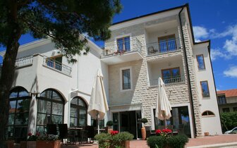Hotel Nikola - hotel - autobusový zájazd CK Turancar - Chorvátsko, Vodice Hotel Nikola - hotel - autobusový zájazd CK Turancar - Chorvátsko, Vodice