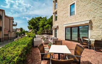 Hotel Nikola - hotel - autobusový zájazd CK Turancar - Chorvátsko, Vodice Hotel Nikola - hotel - autobusový zájazd CK Turancar - Chorvátsko, Vodice