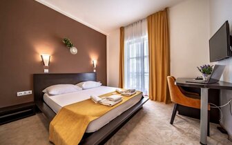 Hotel Nikola - izba - autobusový zájazd CK Turancar - Chorvátsko, Vodice Hotel Nikola - izba - autobusový zájazd CK Turancar - Chorvátsko, Vodice