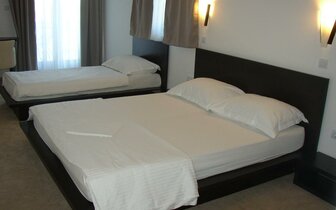 Hotel Nikola - izba - autobusový zájazd CK Turancar - Chorvátsko, Vodice Hotel Nikola - izba - autobusový zájazd CK Turancar - Chorvátsko, Vodice