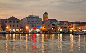 Hotel Nikola - mesto - autobusový zájazd CK Turancar - Chorvátsko, Vodice Hotel Nikola - mesto - autobusový zájazd CK Turancar - Chorvátsko, Vodice