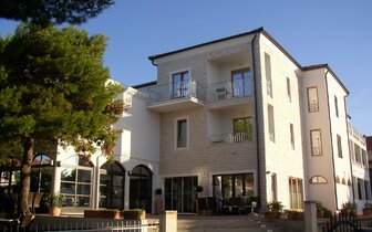 Hotel Nikola - hotel - autobusový zájazd CK Turancar - Chorvátsko, Vodice Hotel Nikola - hotel - autobusový zájazd CK Turancar - Chorvátsko, Vodice