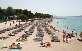 Hotel Nikola - pláž - autobusový zájazd CK Turancar - Chorvátsko, Vodice Hotel Nikola - pláž - autobusový zájazd CK Turancar - Chorvátsko, Vodice