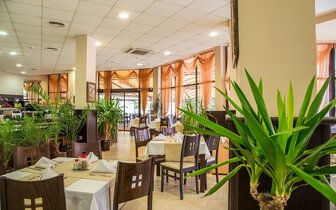 hotel Laguna Park - reštaurácia - letecký zájazd CK Turancar - Bulharsko, Slnečné pobrežie hotel Laguna Park - reštaurácia - letecký zájazd CK Turancar - Bulharsko, Slnečné pobrežie