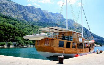 hotel Brzet - mesto Omiš - autobusový zájazd CK Turancar - Chorvátsko, Omiš hotel Brzet - mesto Omiš - autobusový zájazd CK Turancar - Chorvátsko, Omiš