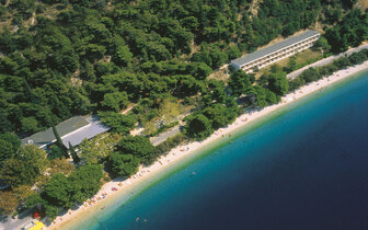hotel Brzet  - pláž - autobusový zájazd CK Turancar - Chorvátsko, Omiš hotel Brzet  - pláž - autobusový zájazd CK Turancar - Chorvátsko, Omiš