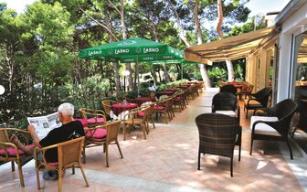 hotel Biokovka - terasa - autobusový zájazd CK Turancar - Chorvátsko, Makarska