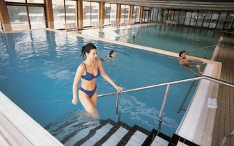 hotel Biokovka - bazén - autobusový zájazd CK Turancar - Chorvátsko, Makarska