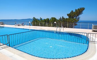 hotel Aurora - vonkajší bazén - autobusový zájazd CK Turancar - Chorvátsko, Podgora hotel Aurora - vonkajší bazén - autobusový zájazd CK Turancar - Chorvátsko, Podgora