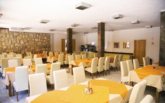 hotel Palma - reštaurácia - autobusový zájazd CK Turancar - Chorvátsko - Makarska