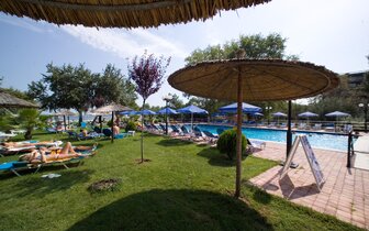 Hotel Sun Beach - záhradný areál - letecký zájazd CK Turancar - Grécko, Olympská riviéra, Platamonas Hotel Sun Beach - záhradný areál - letecký zájazd CK Turancar - Grécko, Olympská riviéra, Platamonas