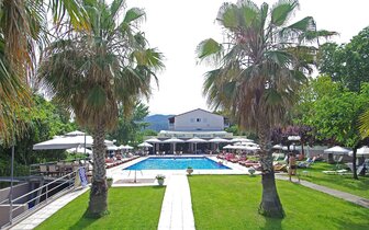 Hotel Sun Beach - záhradný areál - letecký zájazd CK Turancar - Grécko, Olympská riviéra, Platamonas Hotel Sun Beach - záhradný areál - letecký zájazd CK Turancar - Grécko, Olympská riviéra, Platamonas