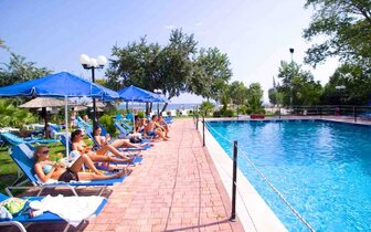 Hotel Sun Beach - bazén - letecký zájazd CK Turancar - Grécko, Olympská riviéra, Platamonas Hotel Sun Beach - bazén - letecký zájazd CK Turancar - Grécko, Olympská riviéra, Platamonas