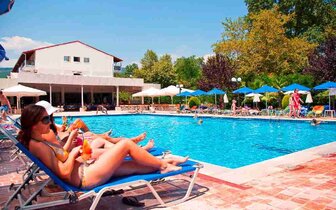 Hotel Sun Beach - bazén - letecký zájazd CK Turancar - Grécko, Olympská riviéra, Platamonas Hotel Sun Beach - bazén - letecký zájazd CK Turancar - Grécko, Olympská riviéra, Platamonas