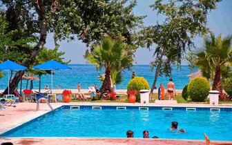 Hotel Sun Beach - bazén - letecký zájazd CK Turancar - Grécko, Olympská riviéra, Platamonas Hotel Sun Beach - bazén - letecký zájazd CK Turancar - Grécko, Olympská riviéra, Platamonas