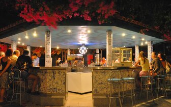 Hotel Kolymbia Sun - bar pri bazéne - letecký zájazd CK Turancar - Rodos, Kolymbia Hotel Kolymbia Sun - bar pri bazéne - letecký zájazd CK Turancar - Rodos, Kolymbia