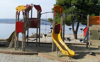 Holiday Resort Ad Turres - pláž - autobusový zájazd CK Turancar - Chorvátsko, Kvarner, Crikvenica