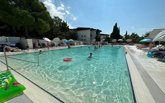 Holiday Resort Ad Turres - bazén - autobusový zájazd CK Turancar - Chorvátsko, Kvarner, Crikvenica